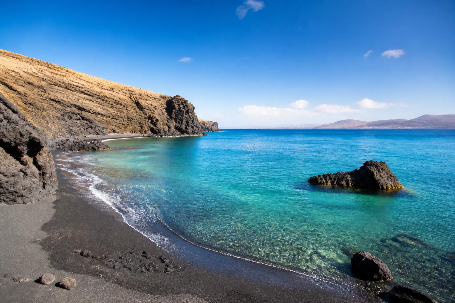 découvrez les meilleures destinations ensoleillées pour décembre et échappez au froid hivernal. guide complet pour des vacances chaleureuses et réussies au soleil.
